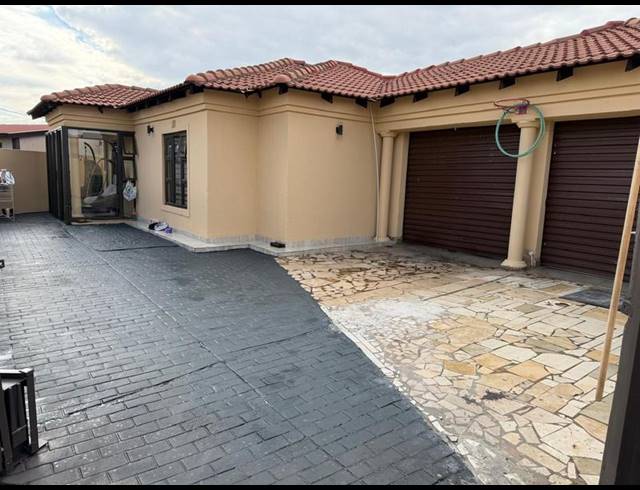 3 BEDROOM HOUSE FOR SALE IN ROODEKOP EXT 21